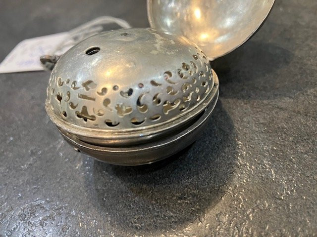 Early 18th Century Silver Onion-shaped Clock With Hour And Quarter Striking Mechanism, Signed Lenoir In Paris-photo-1