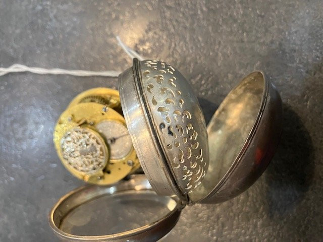 Early 18th Century Silver Onion-shaped Clock With Hour And Quarter Striking Mechanism, Signed Lenoir In Paris-photo-2