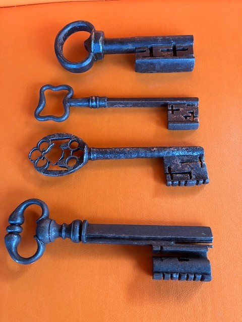 Keys: Four Wrought Iron Keys, Dating From The 17th Century And Renaissance Periods