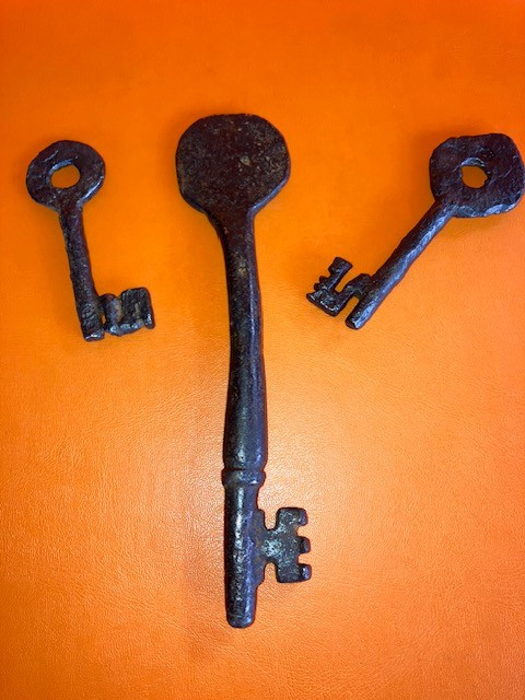 Keys: Three Wrought Iron Keys, From The Middle Ages-photo-2