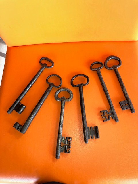Keys: Six Very Large Wrought Iron Keys, Dating From The 17th And 18th Centuries