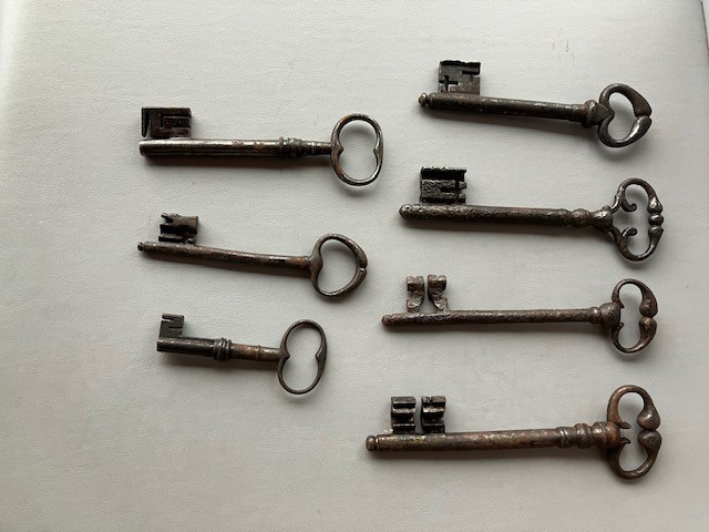 Keys: Seven Wrought Iron Keys, Dating From The 17th And 18th Centuries.-photo-2