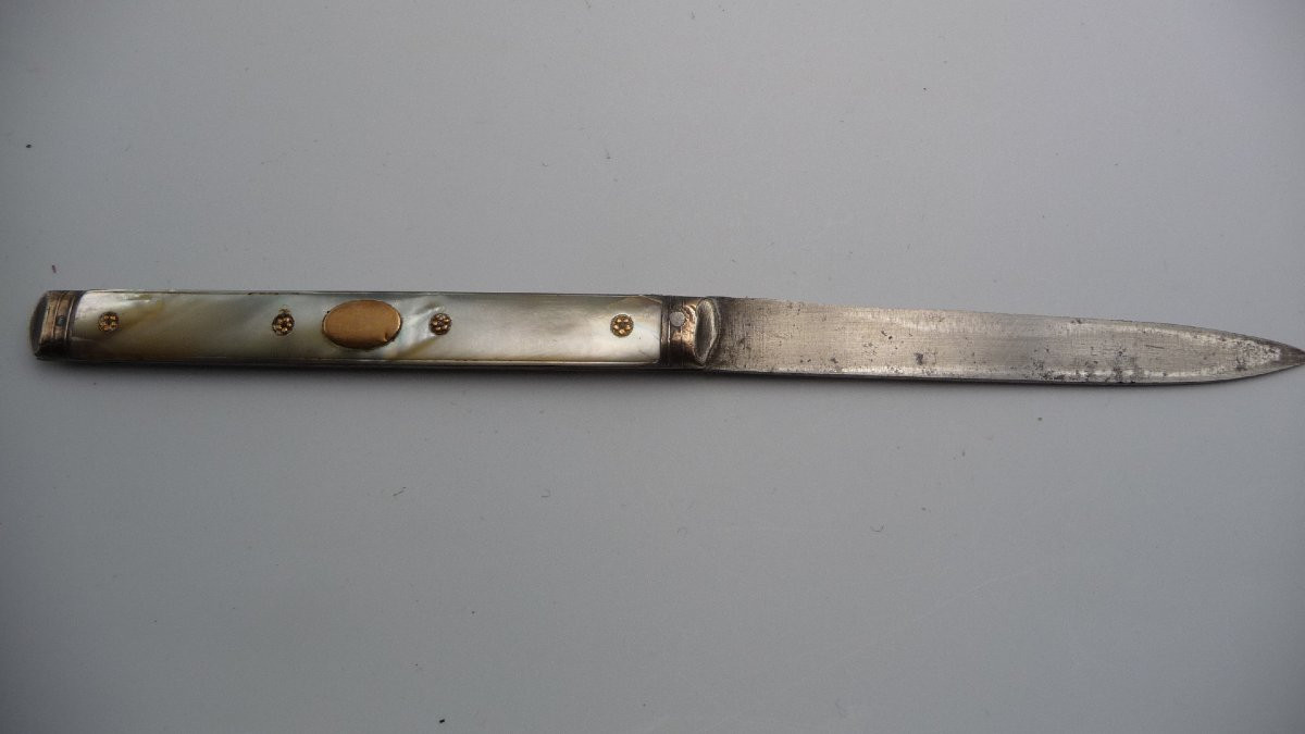 Couteau d'époque XVIIIème, en acier argent , nacre et or-photo-3