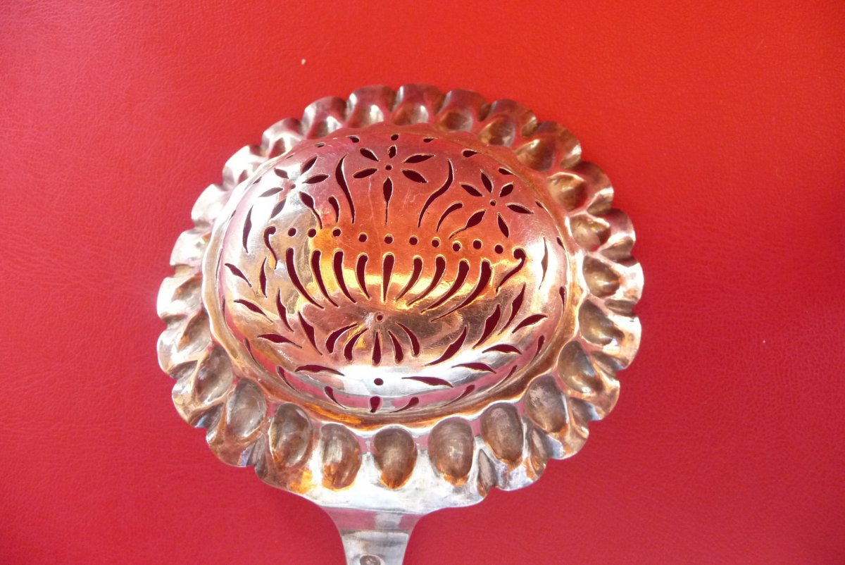 Spoon Shaker In Sterling Silver Restoration Period, Around 1820.