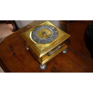 Exceptional 17th Century Table Clock In Gilt Bronze, From (frauenpreiss Johann In Dresden)