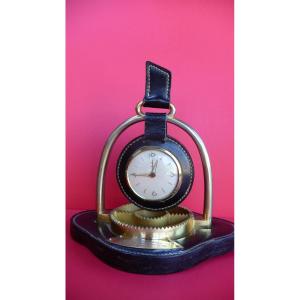 Pendulette de bureau  Yéma pour le  (cadre noir de Saumur) cuir et métal doré  années 60