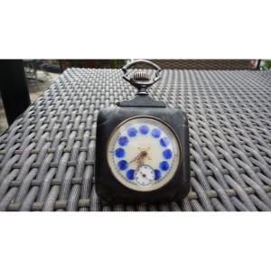 Montre de gousset, ou de bureau, carrée, en acier bruni, cadran cartouches, époque 1900