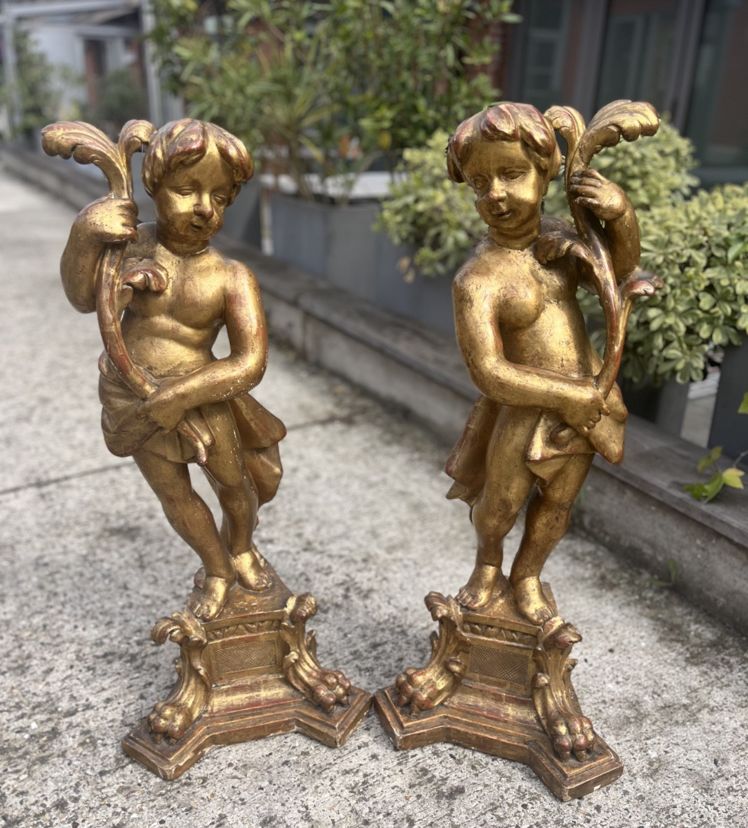 Paire de chérubins en bois doré, XVIIIe siècle