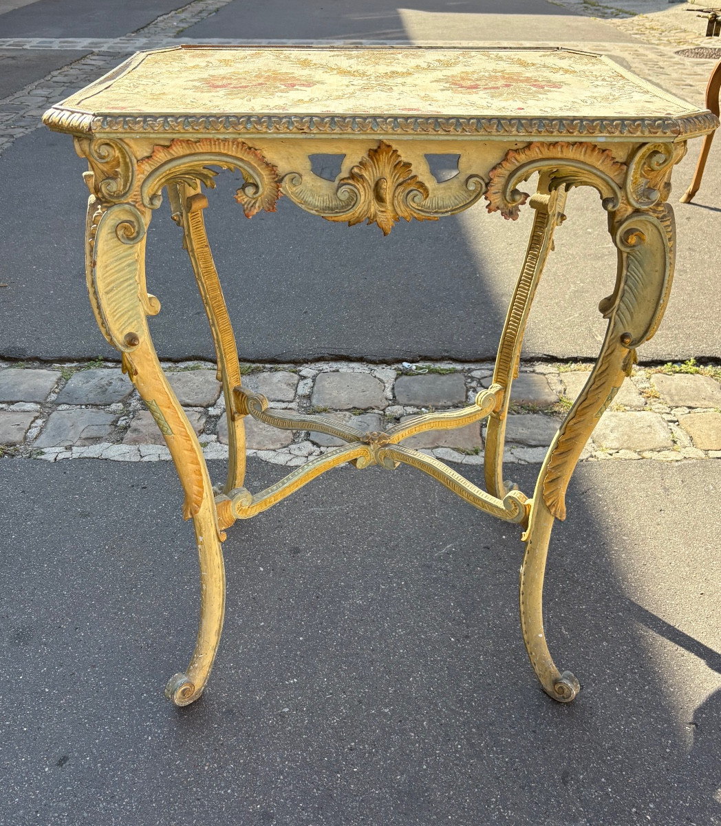 Gueridon  de salon bois laqué sculpté XIX  Italie 