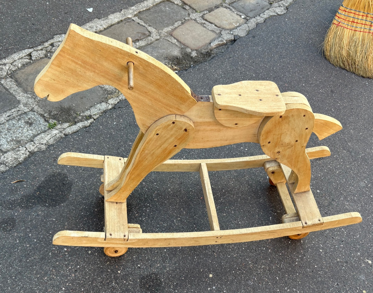 Cheval en bois à roulettes et à bascule années 1950