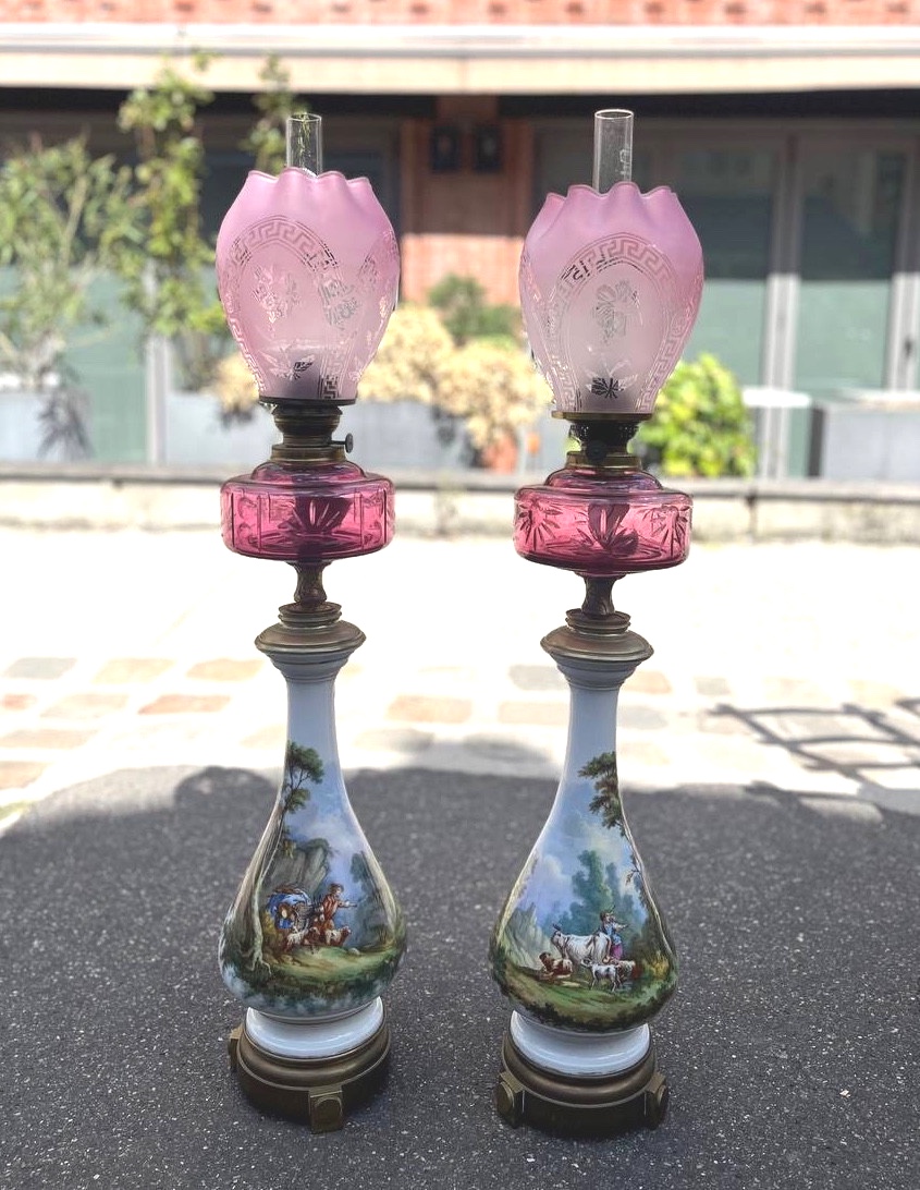 Paire de lampes à huile en porcelaine, époque Napoléon III, XIXe siècle