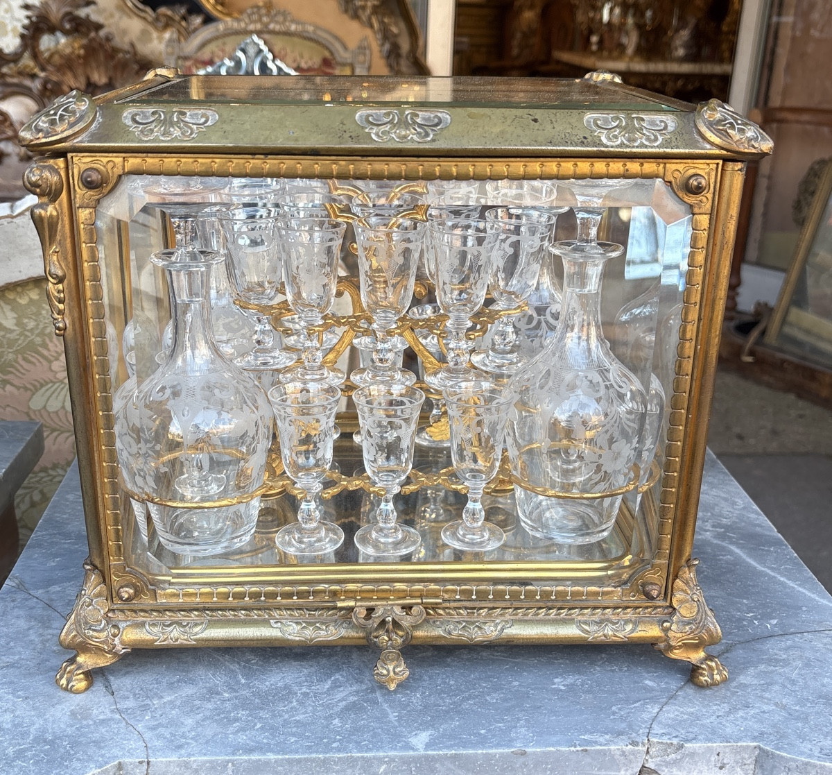 Cave à liqueur en bronze et cristal XIX EME 