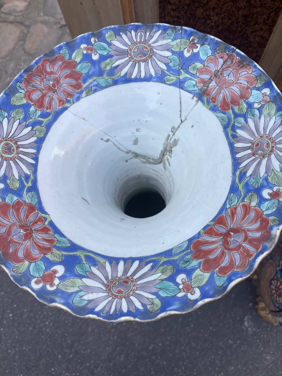 Paire de vases porcelaine du Japon XIX EME socle en bronze -photo-2