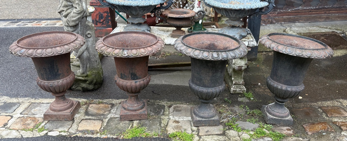 Série de 4 vases Médicis en fonte de fer fin XIX /début XX EME 