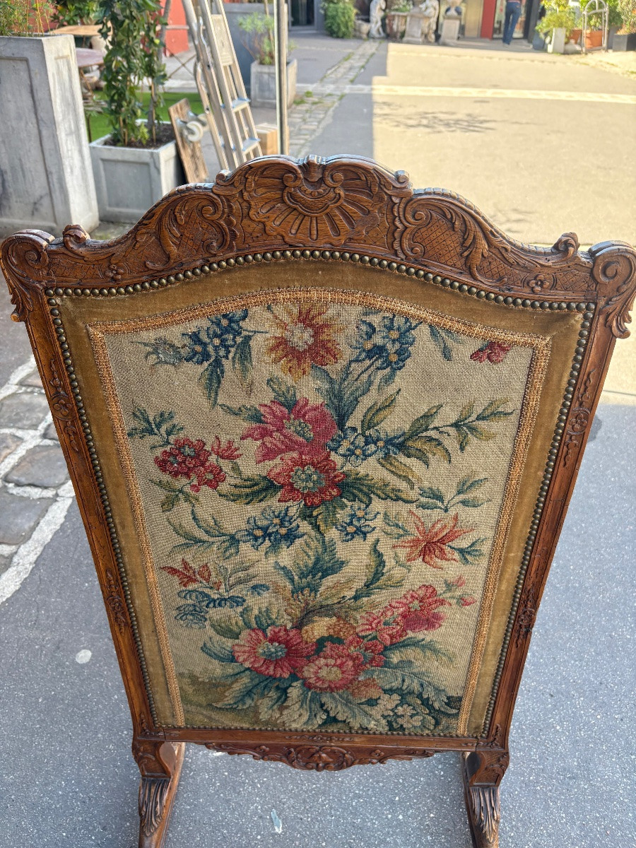 Walnut Fire Screen With Petit Point Tapestry Early 18th Century-photo-1