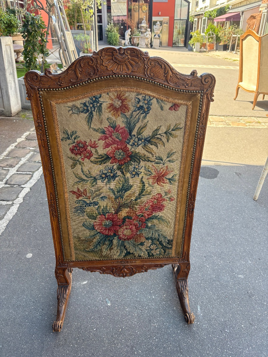 Walnut Fire Screen With Petit Point Tapestry Early 18th Century-photo-2