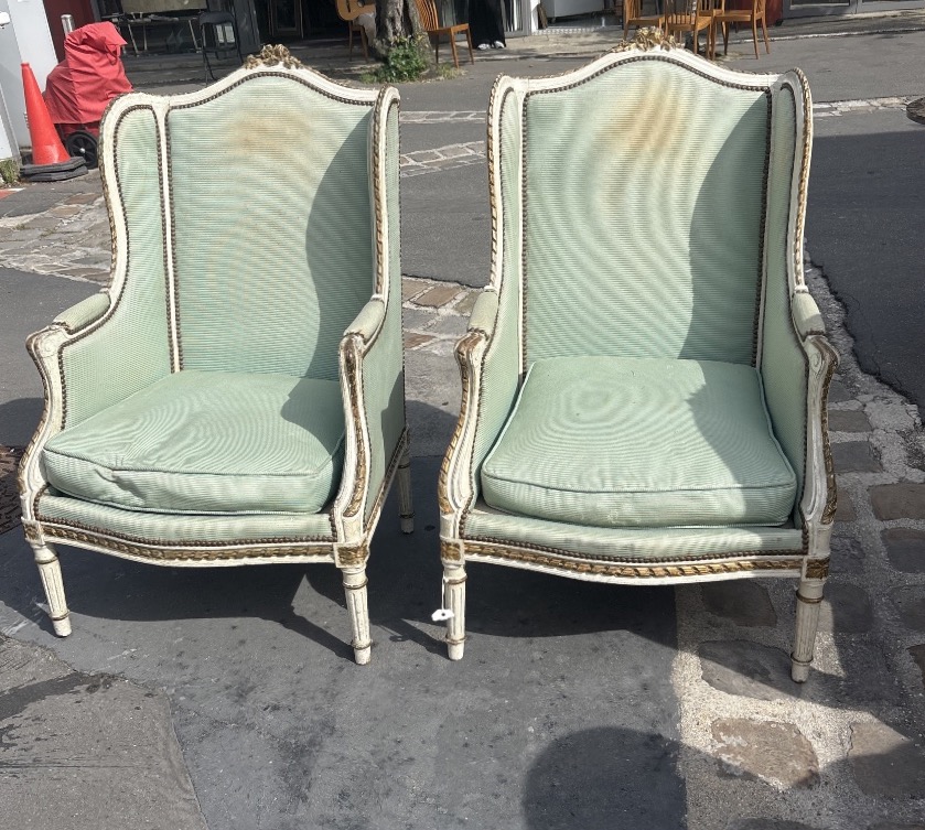Paire de bergères  à oreilles  laquées de style Louis XVI finXIX EME  