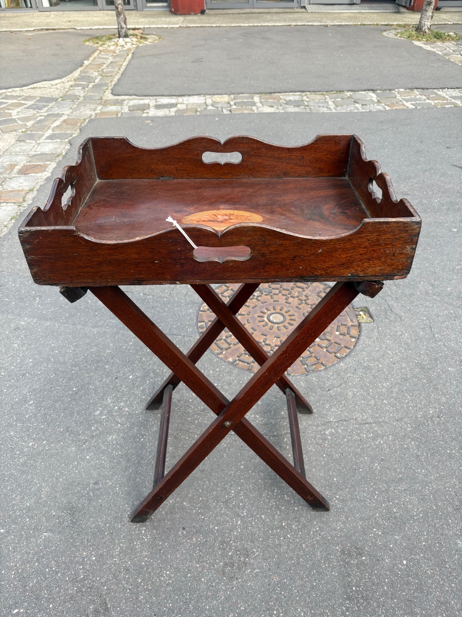 Plateau anglais  en acajou XIX EME avec trépied et  poignées  décor coquillage marqueté 