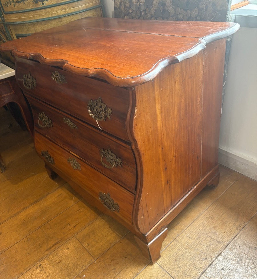 Commode hollandaise acajou milieu XIX  façade galbée -photo-1