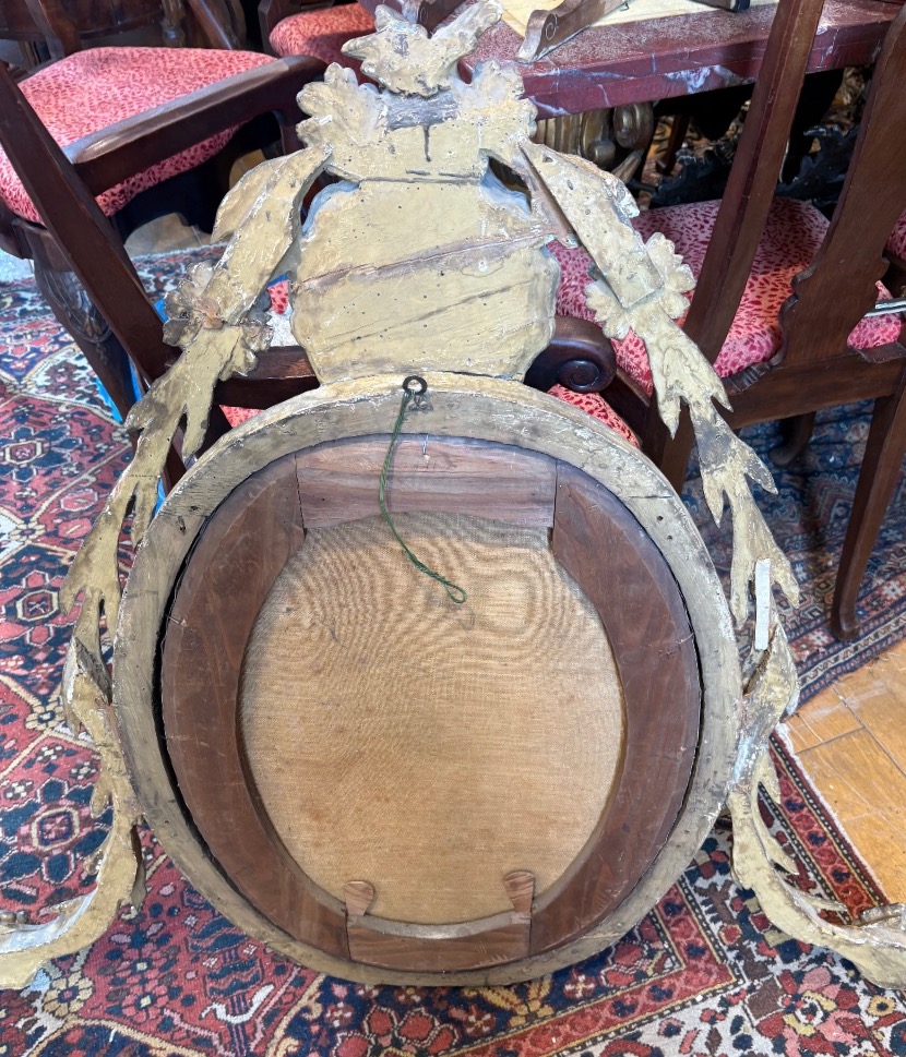 Late 18th-century Oval Carved Frame With A Patina Finish And A Painted Landscape Panel -photo-4