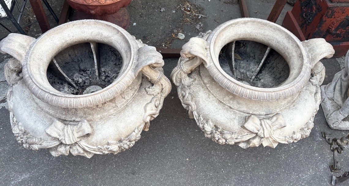 Pair Of 19th-century Greige Terracotta Planters -photo-2