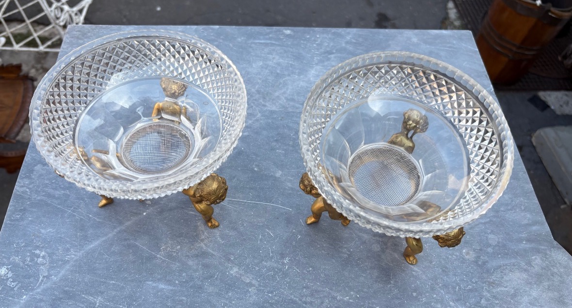 Pair Of Cut Crystal Goblets On A Gilded Bronze Base Featuring Three Putti, 19 Eme -photo-3