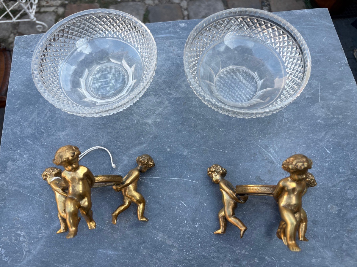 Pair Of Cut Crystal Goblets On A Gilded Bronze Base Featuring Three Putti, 19 Eme -photo-2