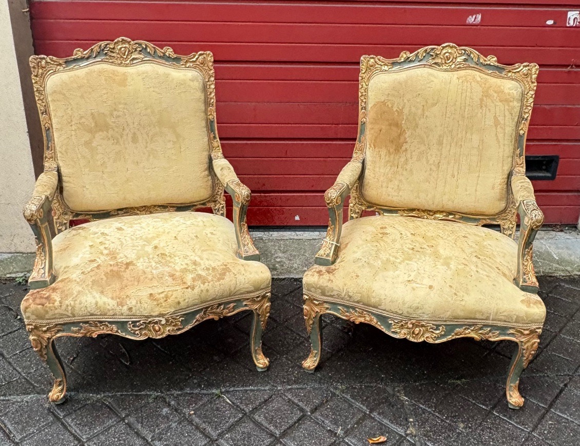 Paire de fauteuils de style régence en bois sculpté et patiné  XIX EME  