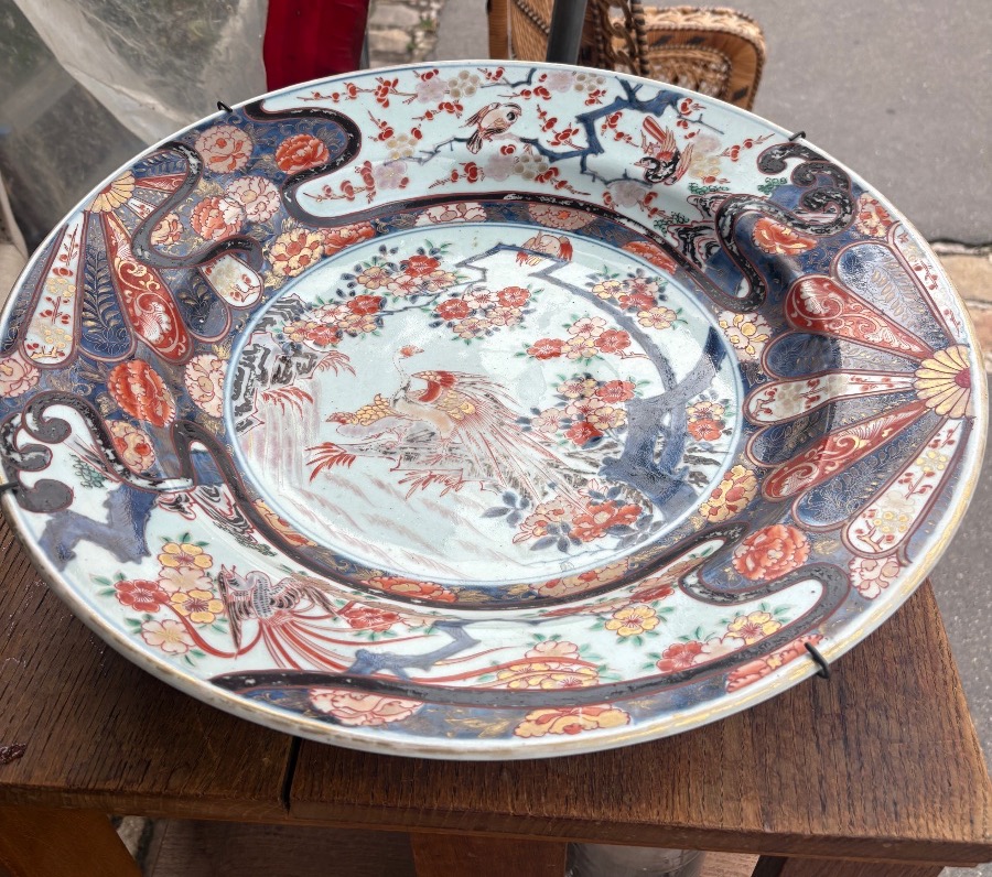 Grand plat rond porcelaine du Japon Imari XVIII EME à décors stylisés