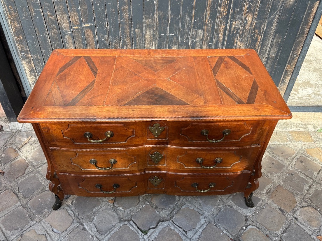 Commode en noyer dite Mazarine début XVIII sud ouest éléments en bronze -photo-2