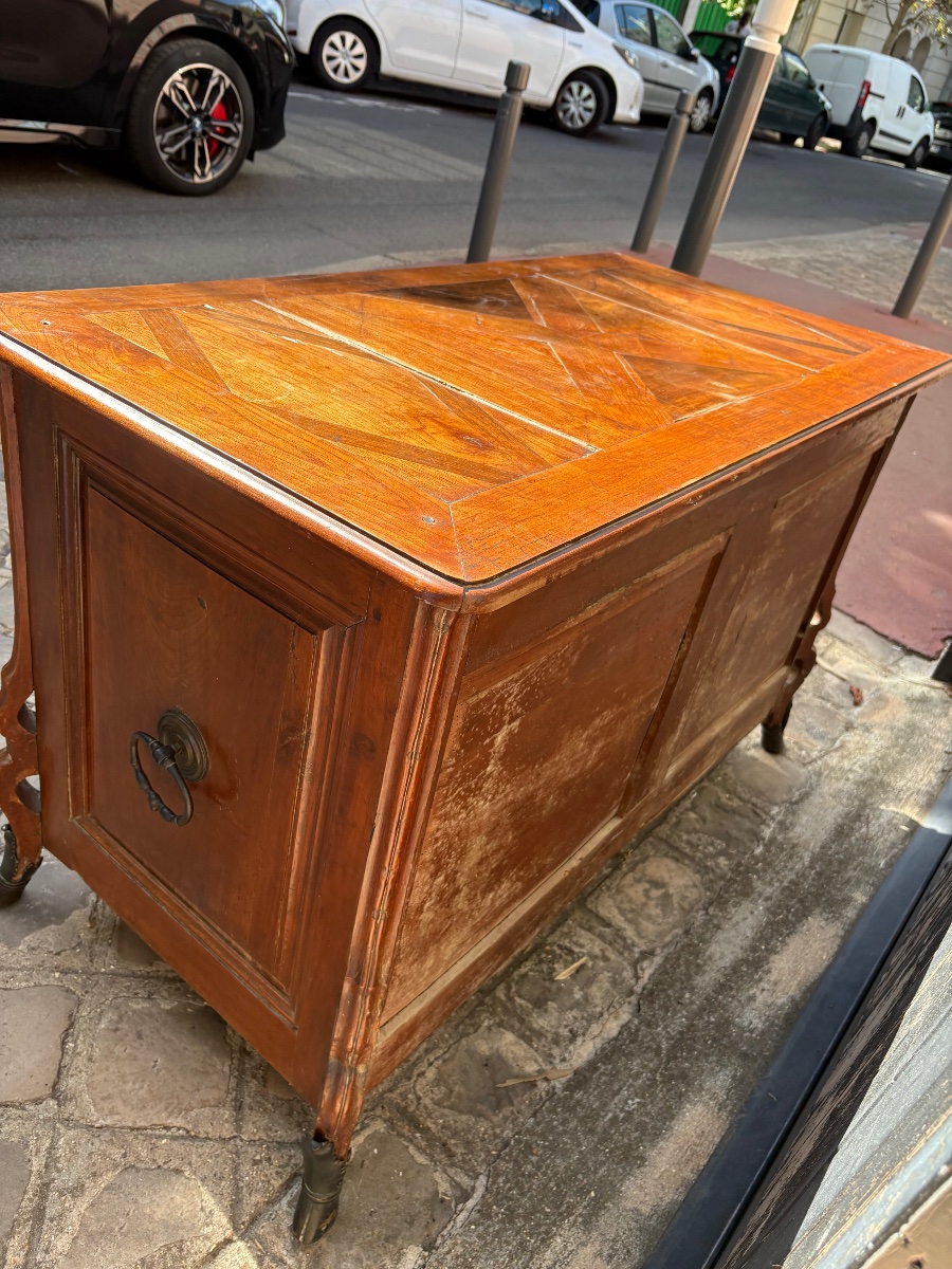 Commode en noyer dite Mazarine début XVIII sud ouest éléments en bronze -photo-1