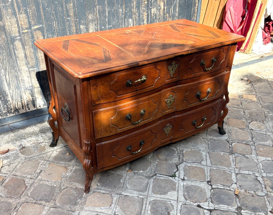 Commode en noyer dite Mazarine début XVIII sud ouest éléments en bronze -photo-6