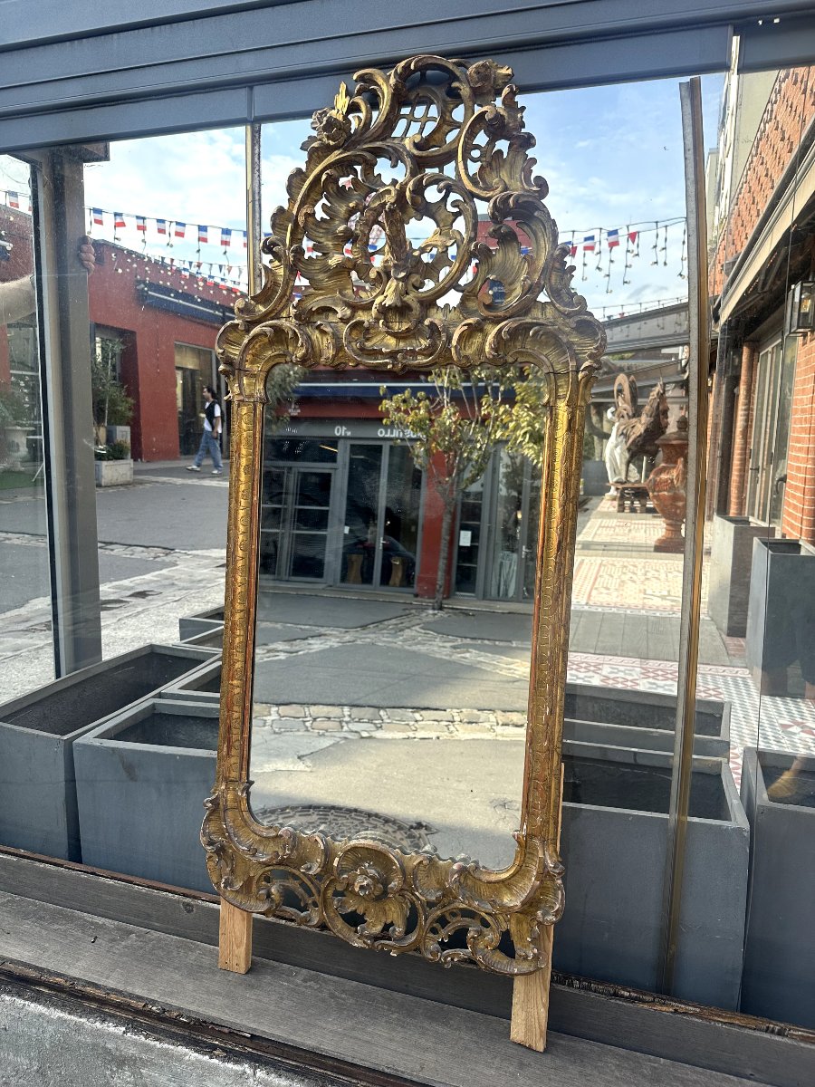  Miroir de style baroque – Travail  allemand du XVIII siècle