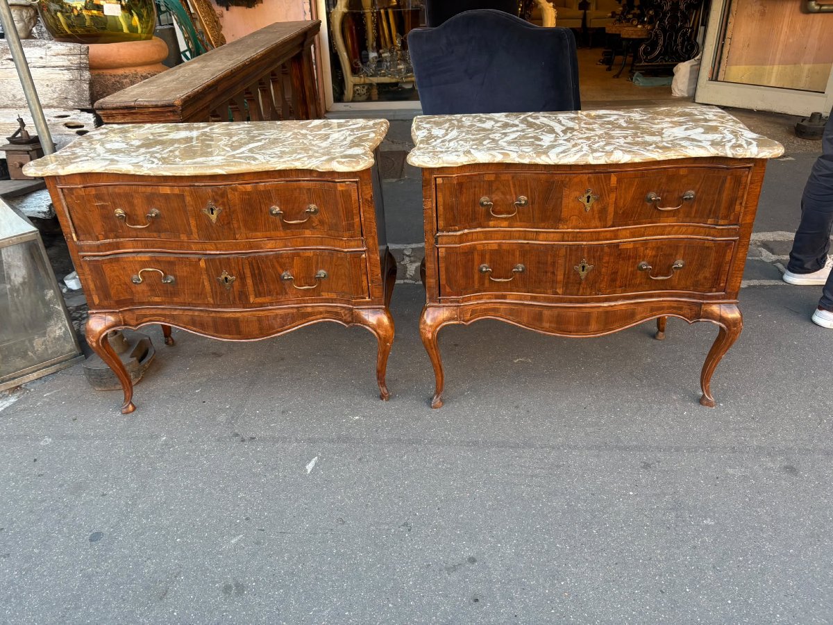 Paire de commodes sauteuses de style Louis XV, XIXᵉ siècle