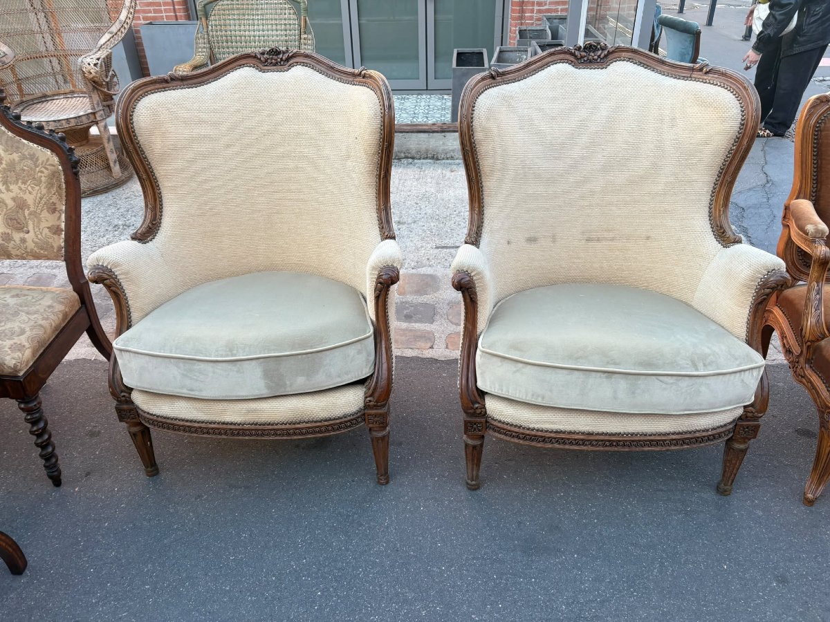 Paire de bergères à oreilles de style Louis XVI, XIXᵉ siècle