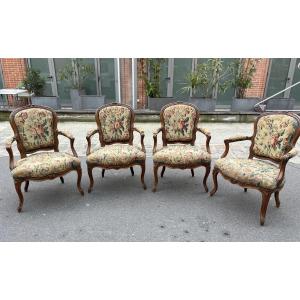 Suite de quatre fauteuils en noyer, Époque Louis XV, XVIIIe siècle