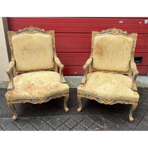 Paire de fauteuils de style régence en bois sculpté et patiné XIX EME