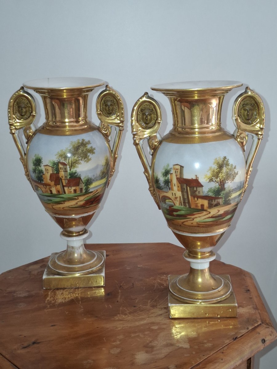 Paire de Vases Medicis en Porcelaine de Paris d"époque Restauration circa 1820