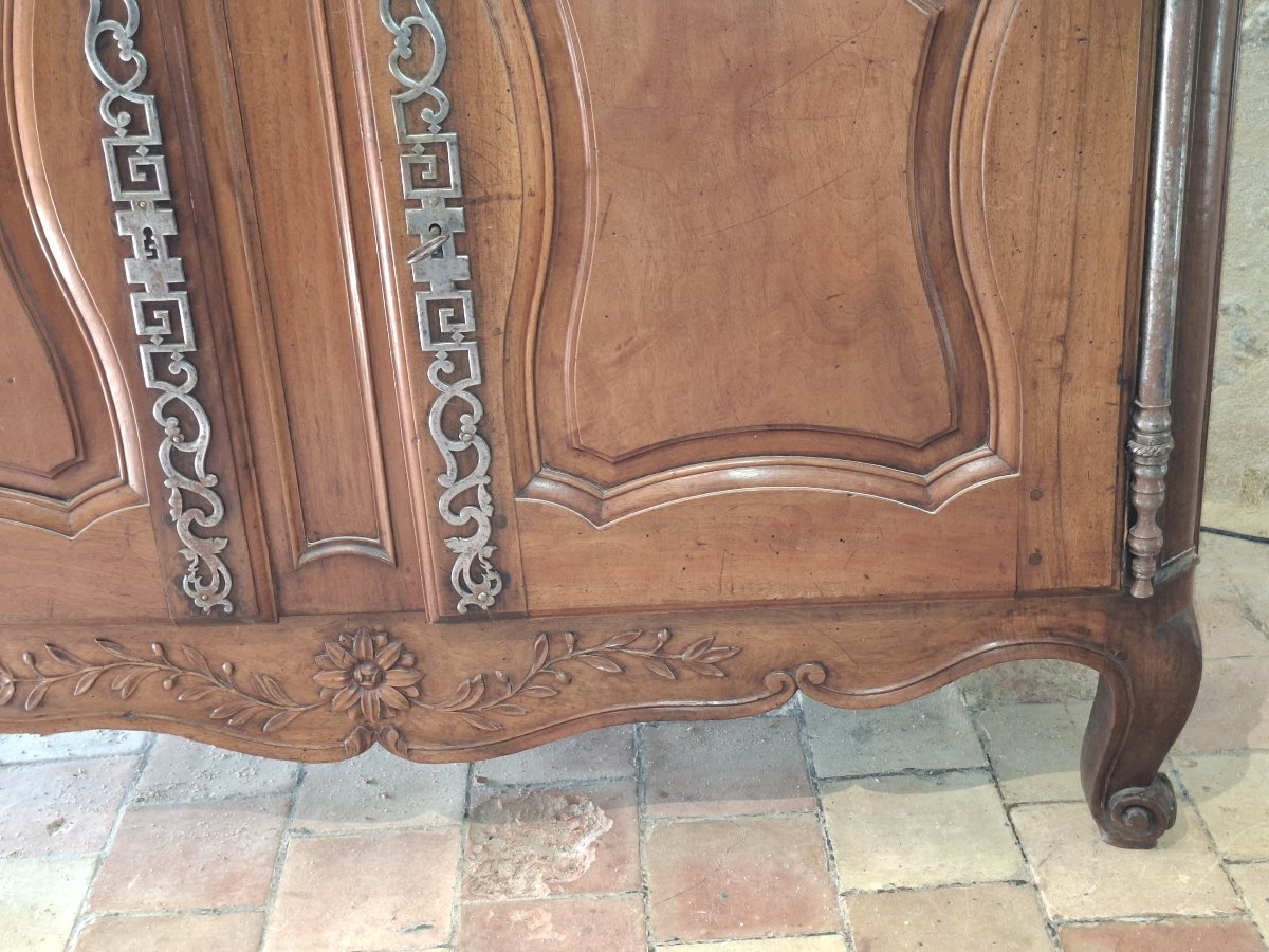 Provençal Sideboard With Sliding Doors, Made Of Walnut Wood; Traditional Craft -photo-4