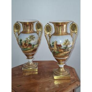 Paire de Vases Medicis en Porcelaine de Paris d"époque Restauration circa 1820