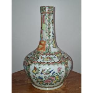 Vase  en Porcelaine  ,de Chine  du XIX siecle