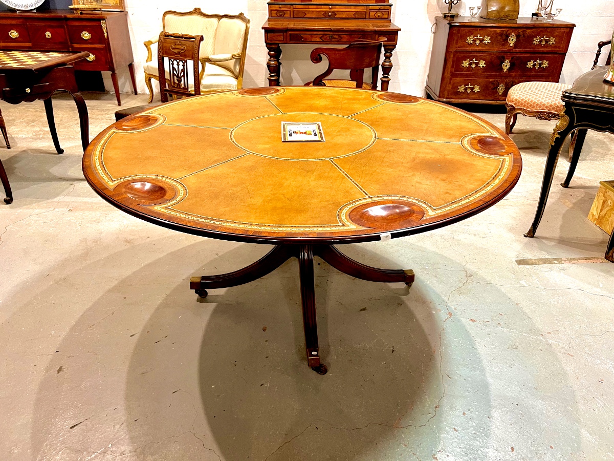 Grande Table à Jeux En Acajou ,dessus De Cuir Havane.
