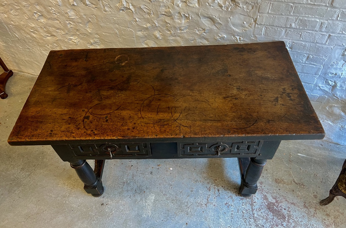 Spanish Table From The End Of The 16th Century And The Beginning Of The 17th Century. -photo-3
