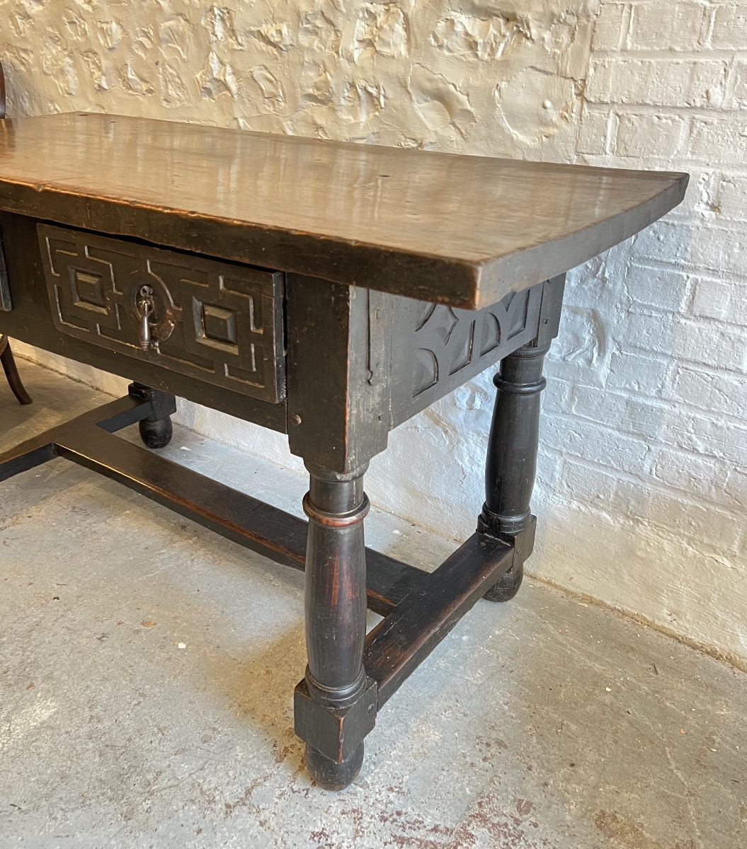 Spanish Table From The End Of The 16th Century And The Beginning Of The 17th Century. -photo-4