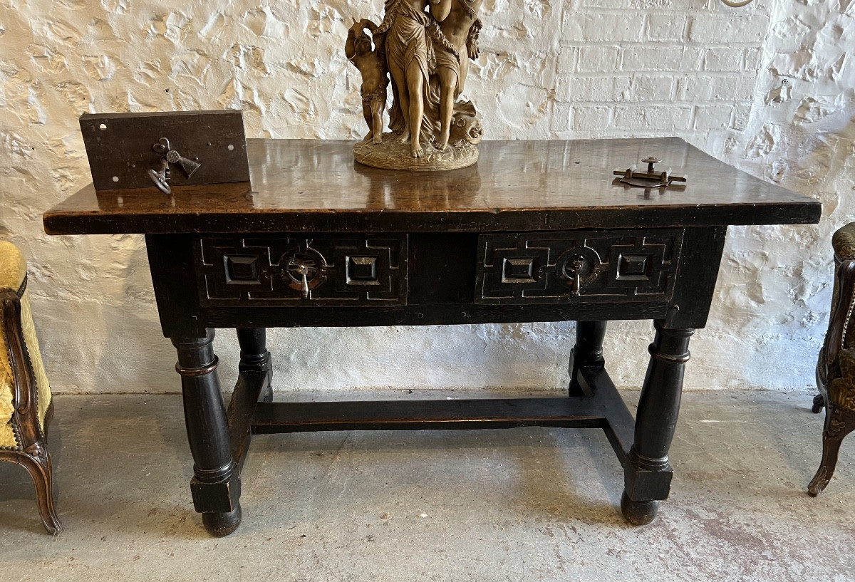 Spanish Table From The End Of The 16th Century And The Beginning Of The 17th Century. 