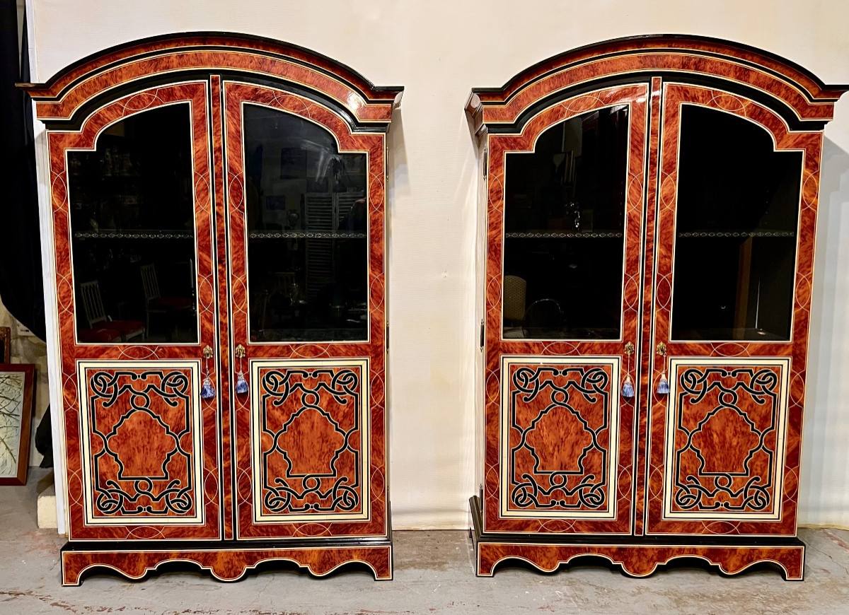 Maison JANSEN. Paire de bibliothèques  