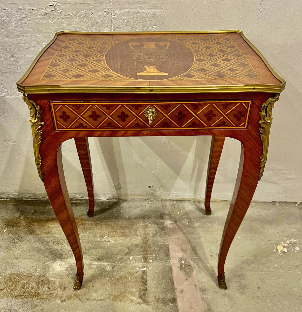 Table volante toutes faces époque Louis XV