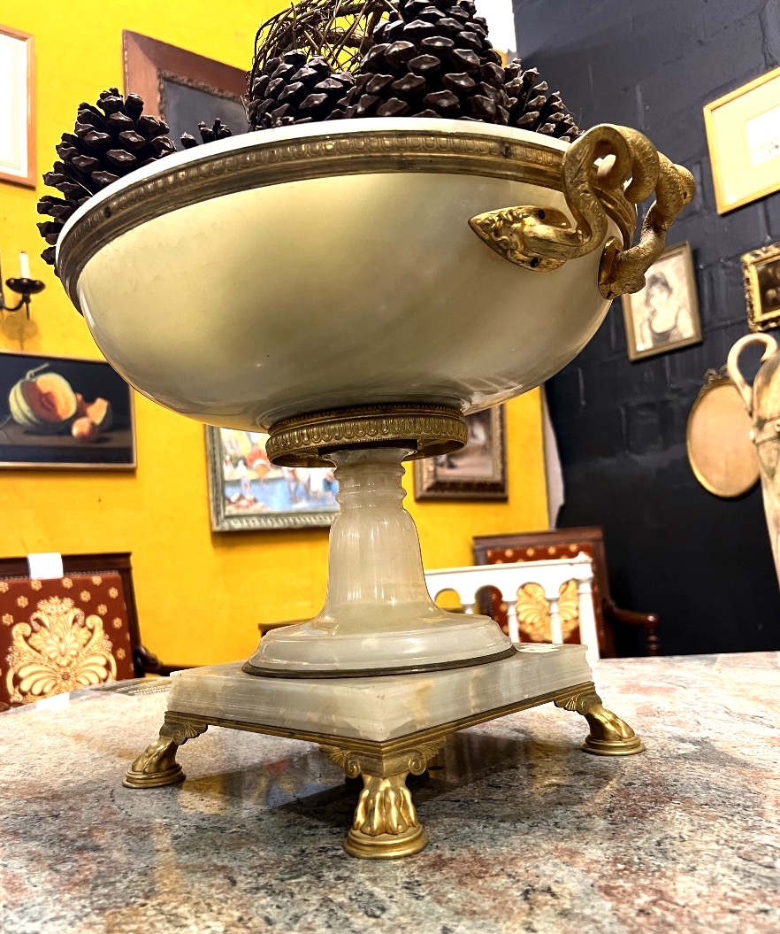 Grande coupe en onyx et bronze dorés. -photo-2