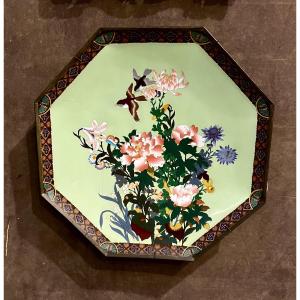 Paire de plats en émail cloisonné. 