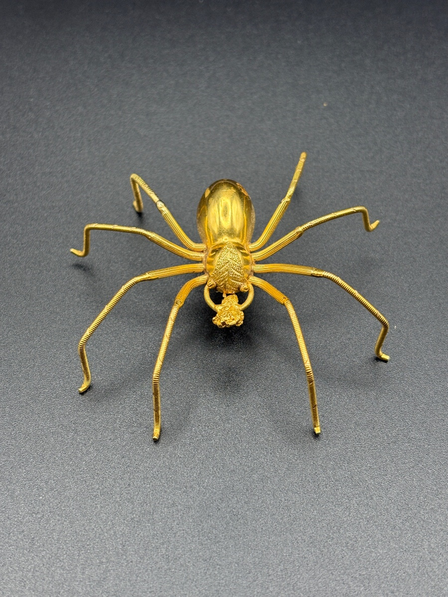 18k Yellow Gold Spider Brooch – Entomological Elegance